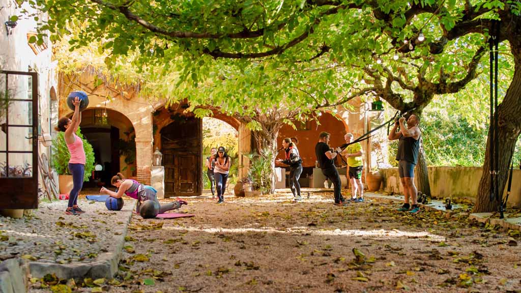 Rooftop-Setting fuer Fitnessurlaub in Barcelona
